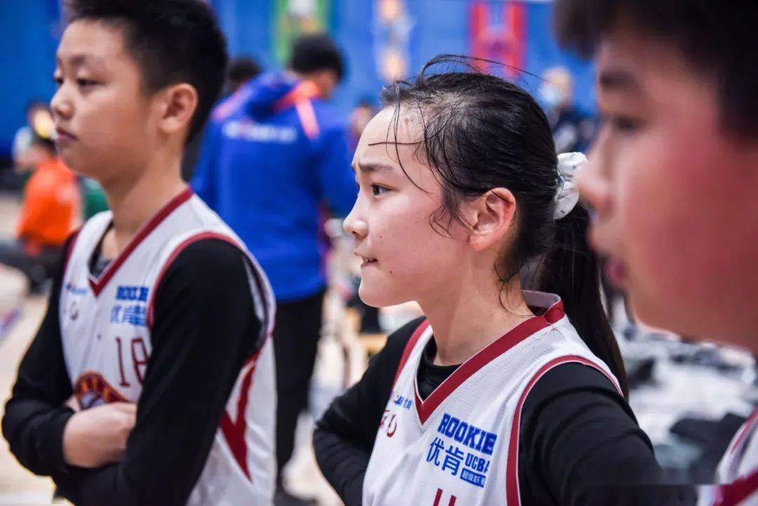 包含Rookie连续七场比赛得分超过败北，篮网不断突破！的词条