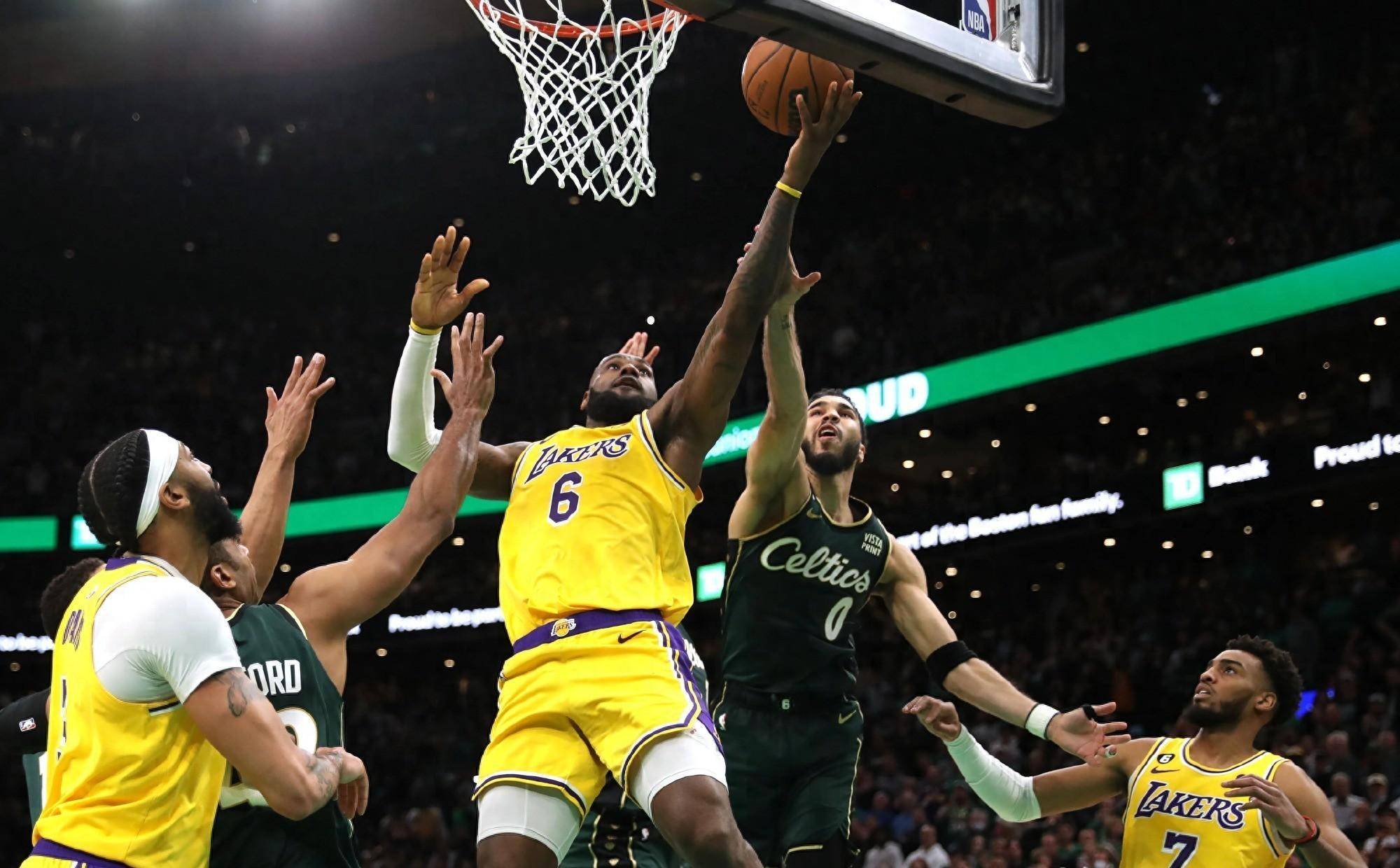 开云-塔图姆重返赛场,险胜首场状态出色,中国队观众沸腾!-开云